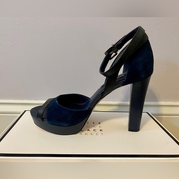 White House Black Market Cullen Navy Heels 8M - Picture 2 of 6